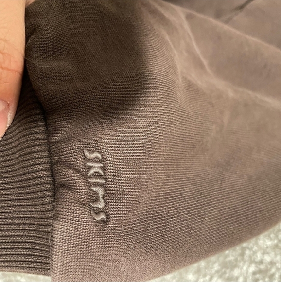 SKIMS Boyfriend Fleece Hoodie with Kangaroo Pockets Espresso Brown | M - Picture 2 of 8
